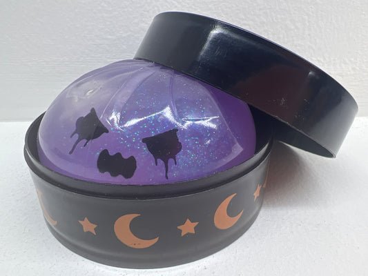 Squishy dumpling Halloween murcielagos morado con luz en su lata negra (ejemplo de diseno)