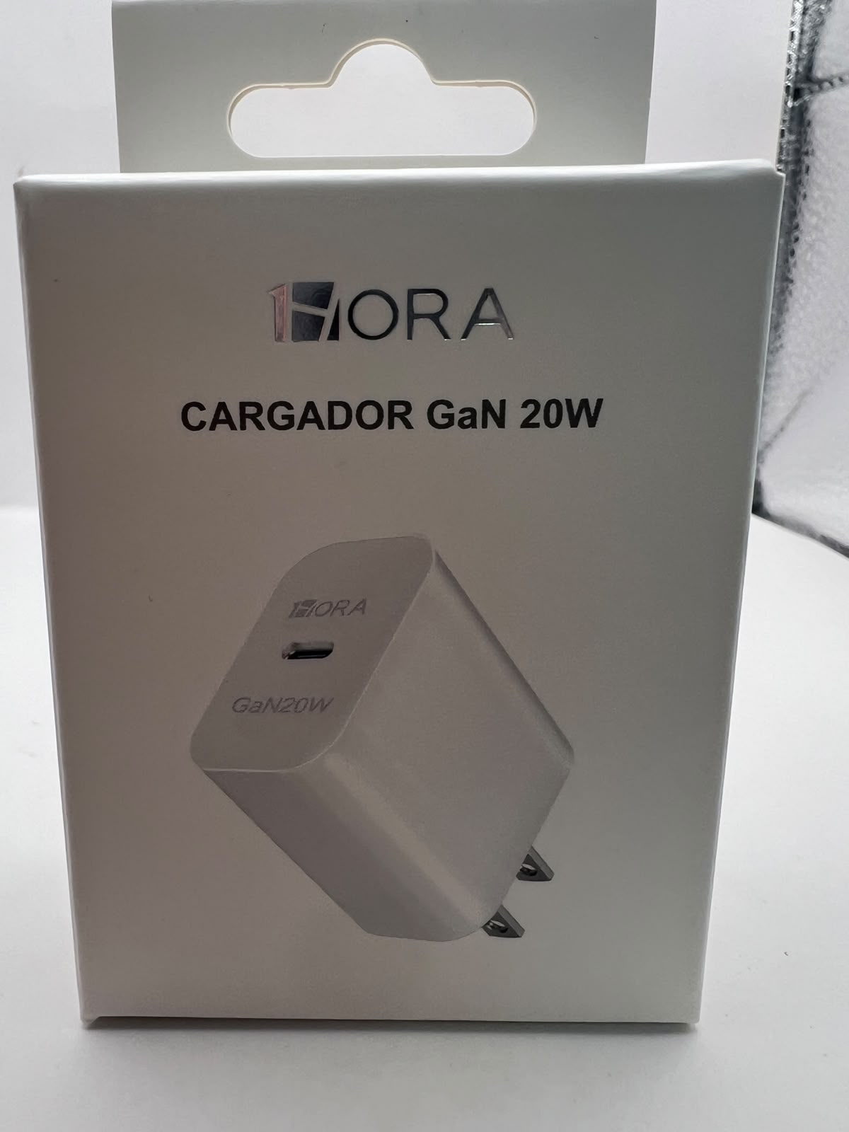 Empaque y especificaciones del cargador 1HORA GAR152 GaN 20W