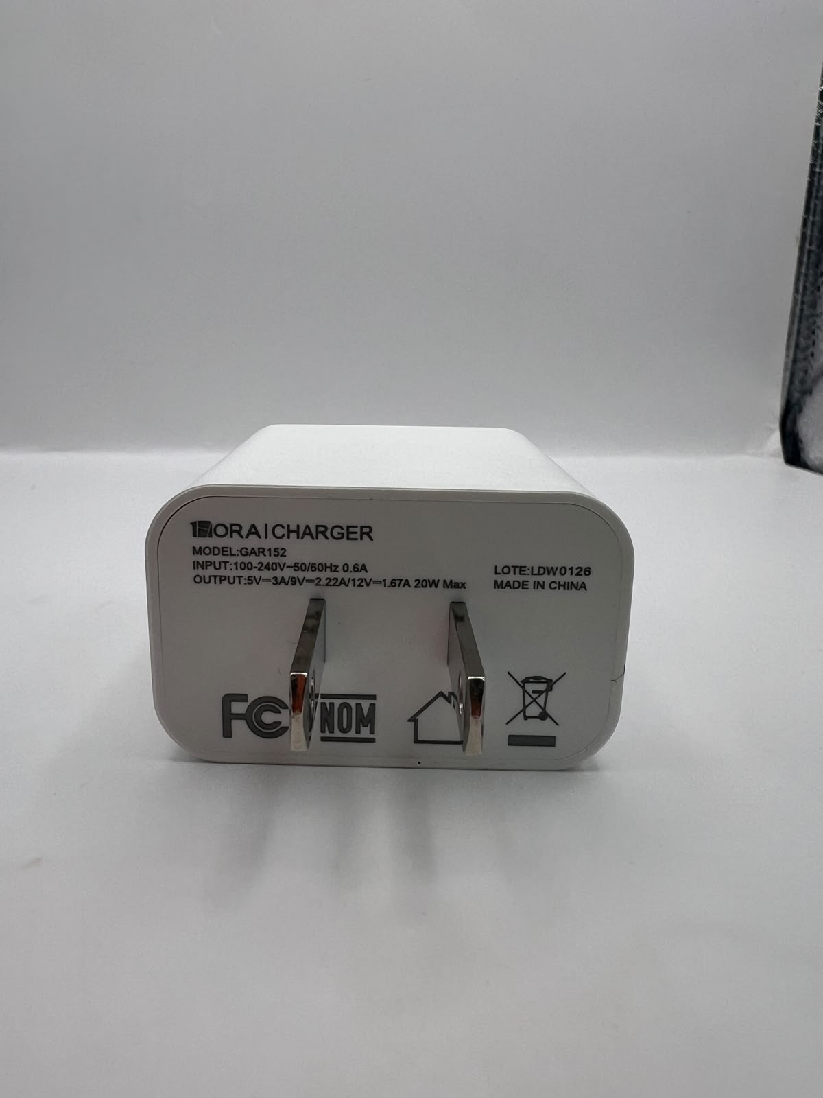 Empaque y especificaciones del cargador 1HORA GAR152 GaN 20W