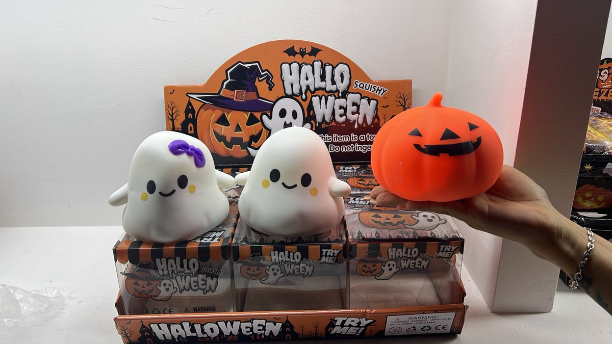 Squishy calabaza Halloween en la mano, tamano mediano