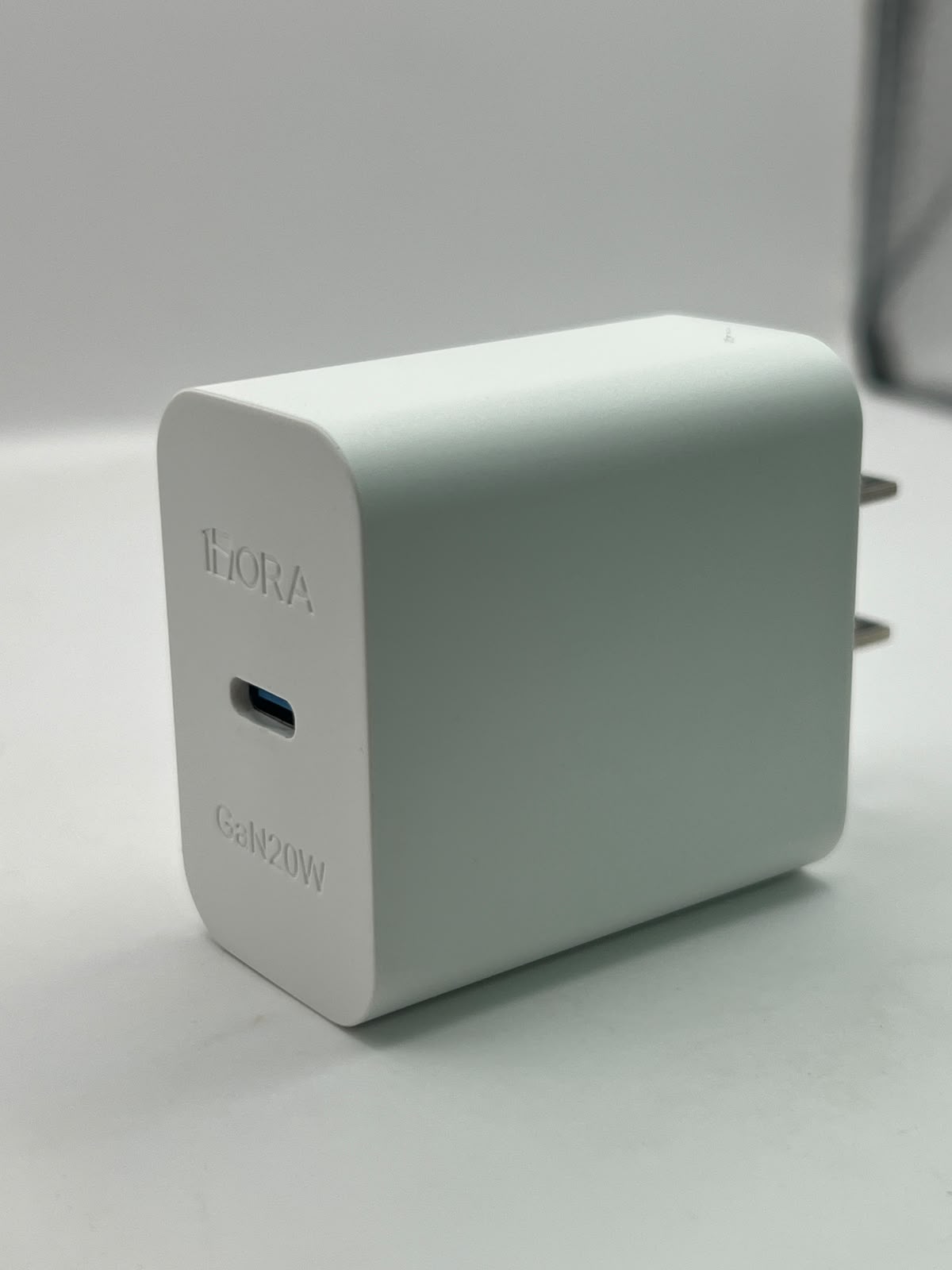 Cargador GaN 20W USB-C 1HORA GAR152 con PPS | QRUZH Cancún