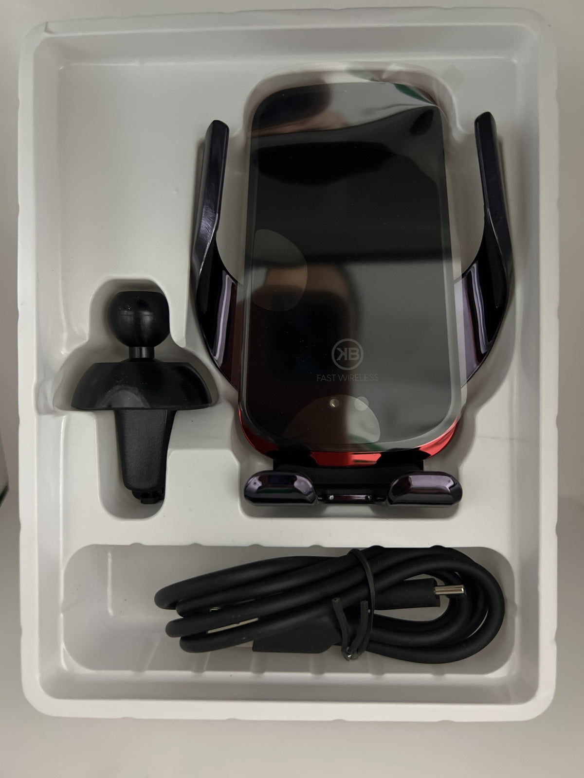 Contenido de la caja del KBOD H20: holder, clip de rejilla y cable