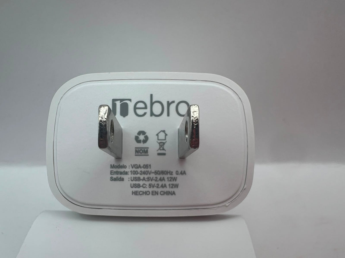 Etiqueta del cargador Nebro VGA-051: 12W, entrada 100-240V, salida USB-A y USB-C 5V 2.4A, NOM