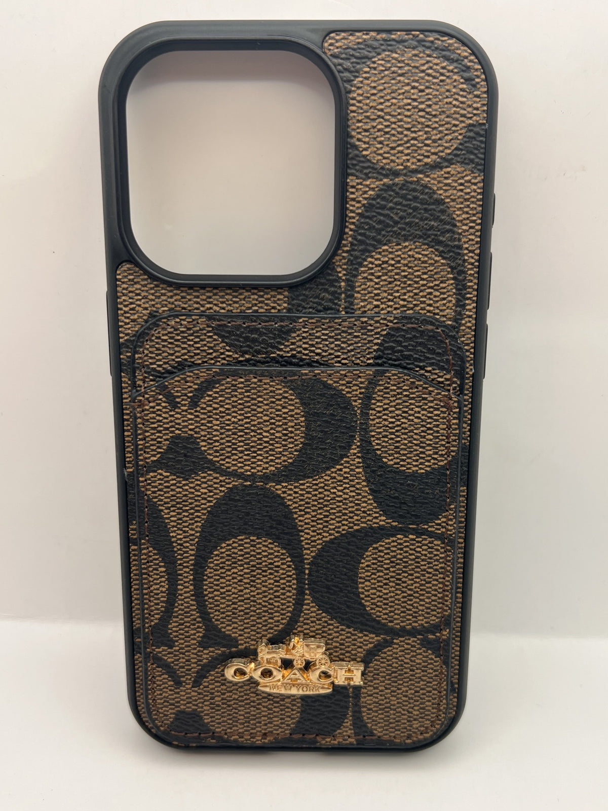 Funda iPhone 15 Pro Coach Tarjetero Café | QRUZH