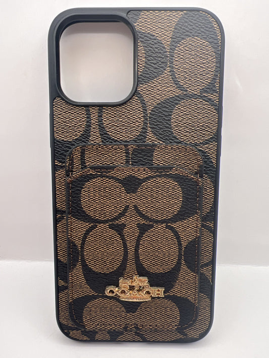 Funda iPhone 12 Pro Max Coach Tarjetero Café | QRUZH